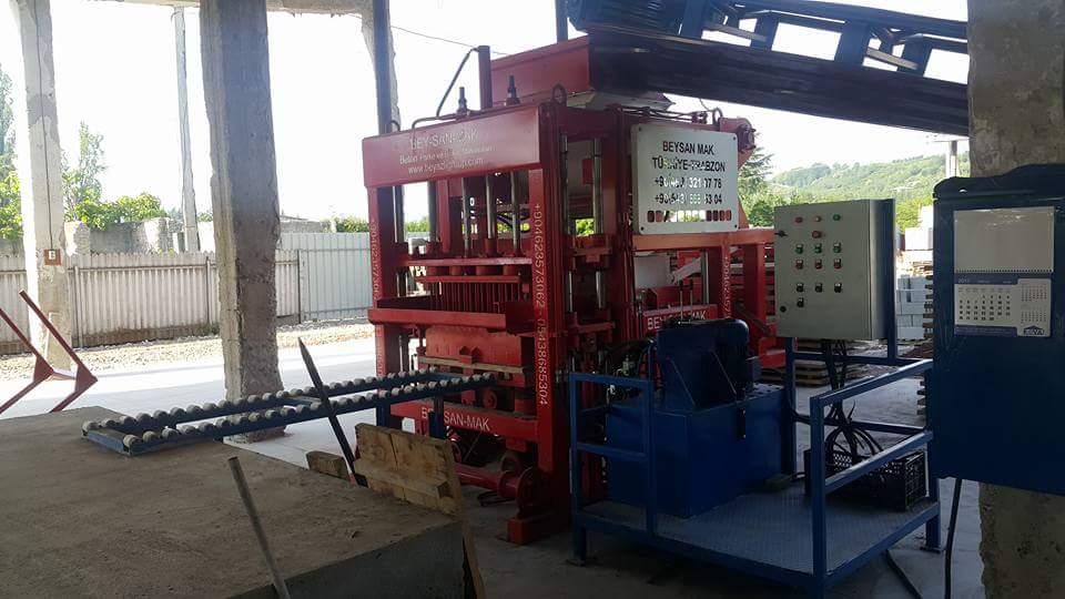 Concrete block machine