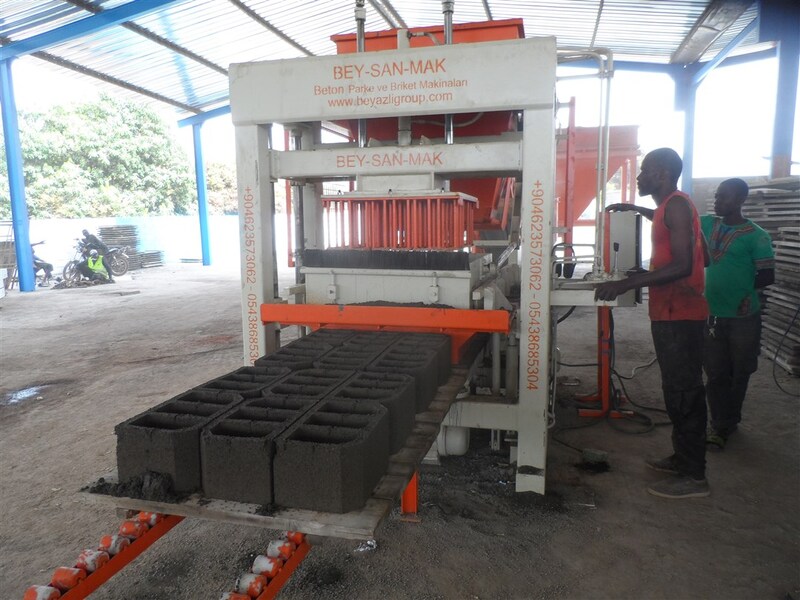 Hollow_block_machine_for_sale_in_Africa_Mali.jpg