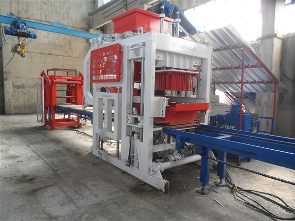 automatic_hollow_block_machine_in_Ivory_Coast.jpg